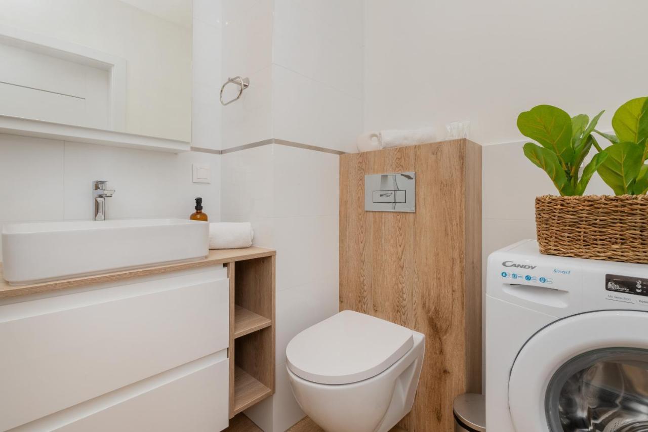 Bright & Stylish Apartment With Balcony 1,5 Km To Gdansk Main City By Noclegi Renters Bagian luar foto